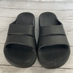 Oofos OOahh Black Slide